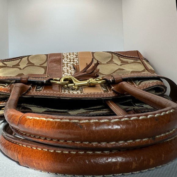 Coach Carry All Hampton "C'"s Tan Canvas and Leather - Picture 5 of 9